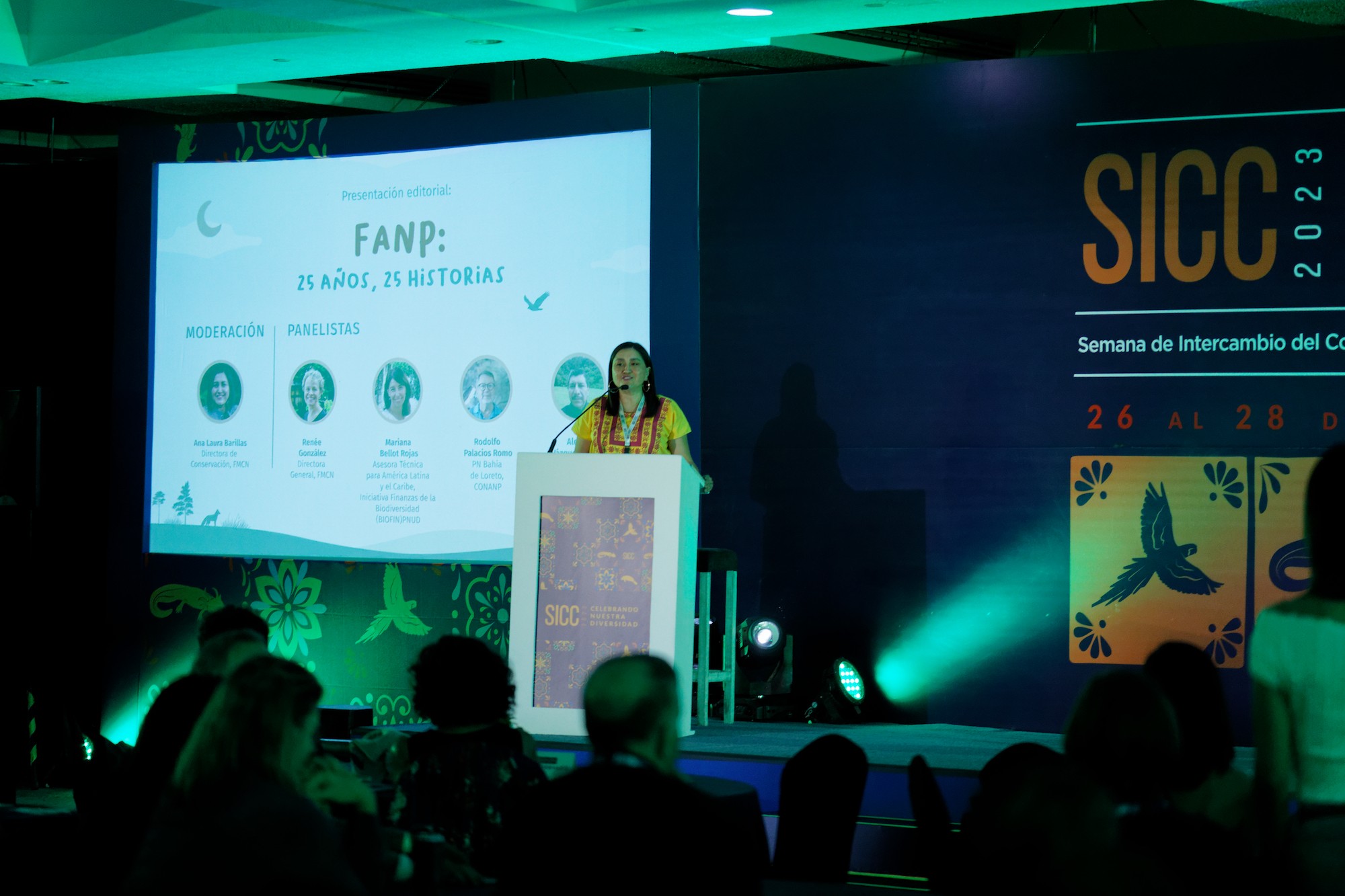 Panelistas durante el lanzamiento del libro “FANP: 25 años, 25 historias”.